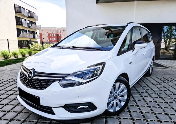 Opel Zafira cena 53900 przebieg: 199999, rok produkcji 2017 z Gniezno małe 301
